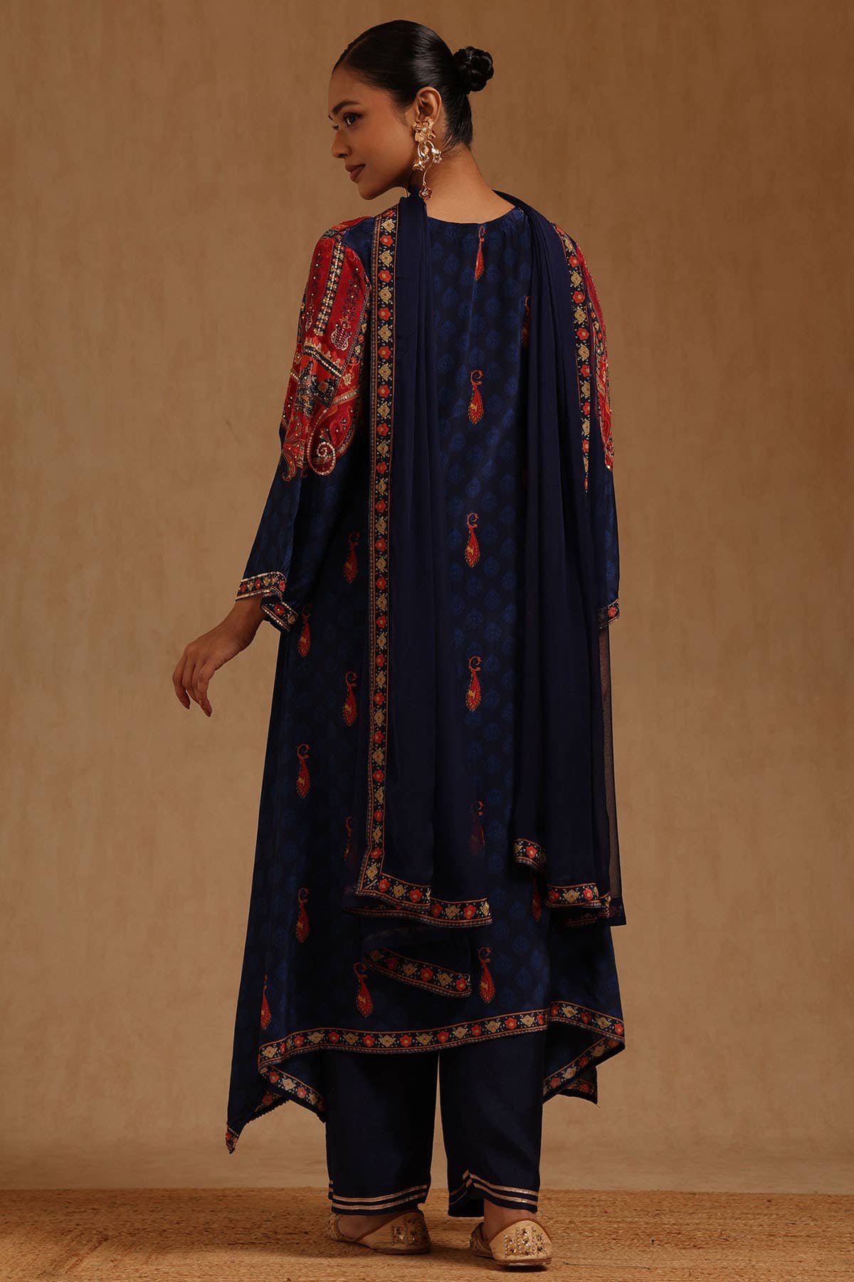 Navy Blue Crepe Ethnic Motifs Hand Embroidered Salwar Suit With Sequins - Image 4