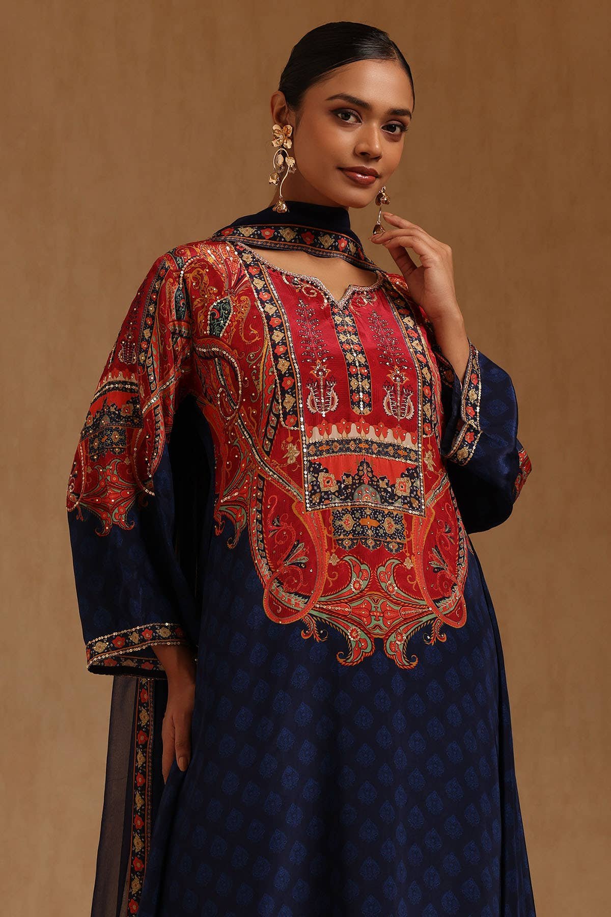Navy Blue Crepe Ethnic Motifs Hand Embroidered Salwar Suit With Sequins - Image 5